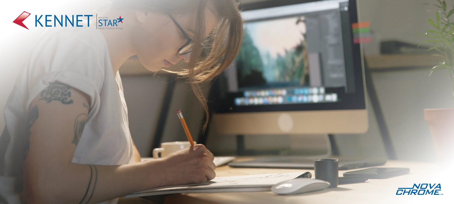 Website_NEWSPOST_1523x686_KENNET_FINANCE_GirlWorking